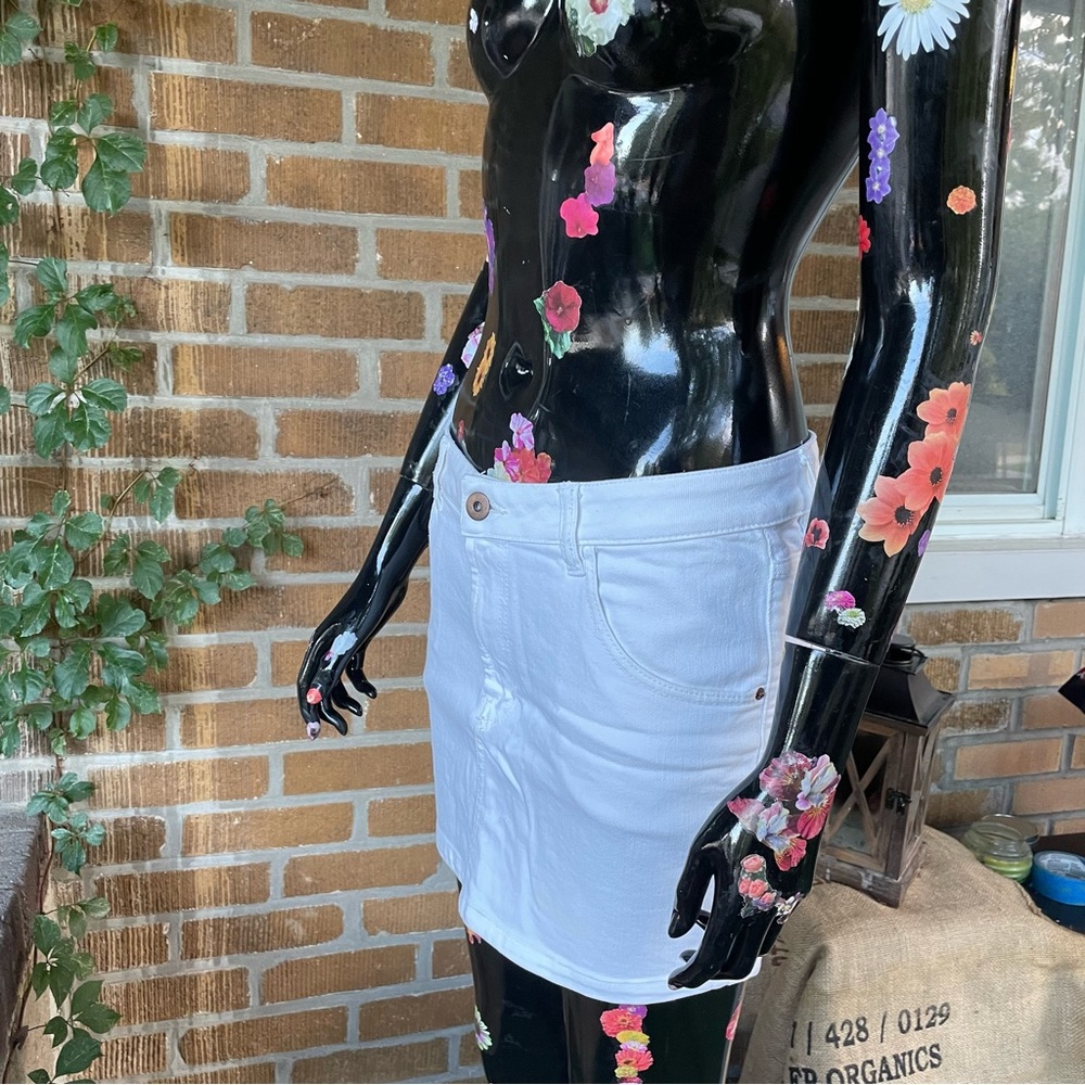 H&M White Denim Mini Skirt - Vintage, Sexy, Skin Tight - Size 6 - Hot, Hot, Hot! - Picture 6 of 10